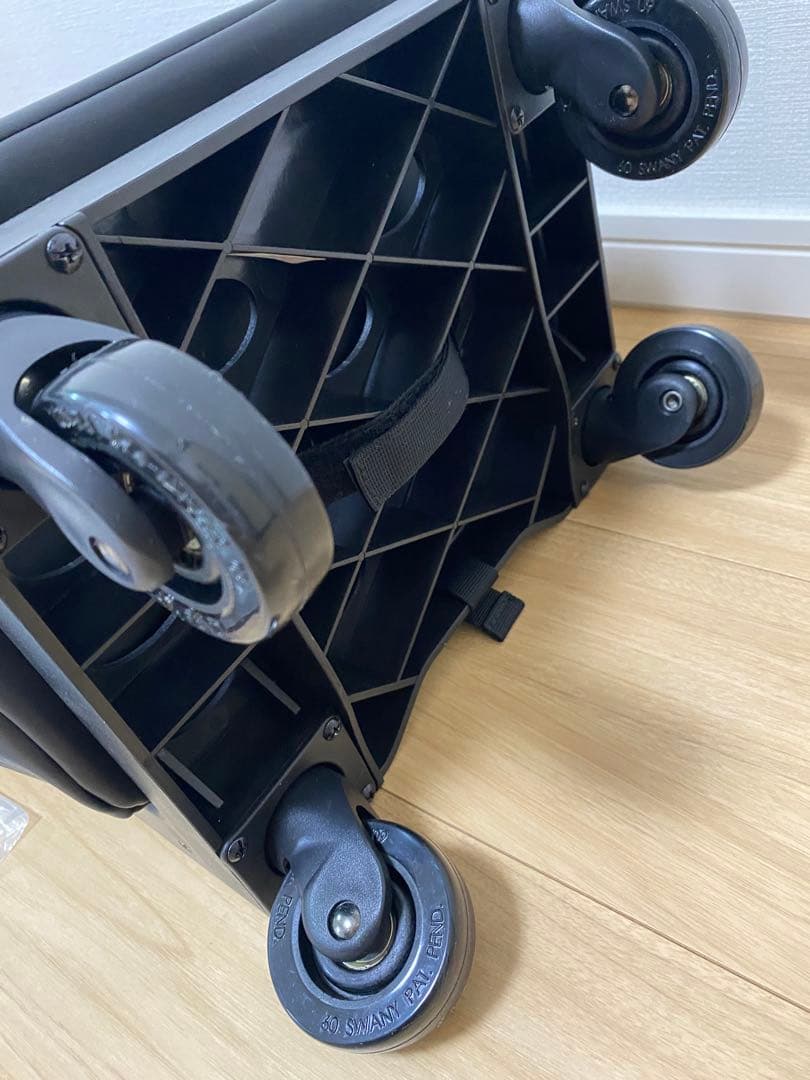 Swany スワニー キャリー ストッパー付 ダイヤキルト 美品