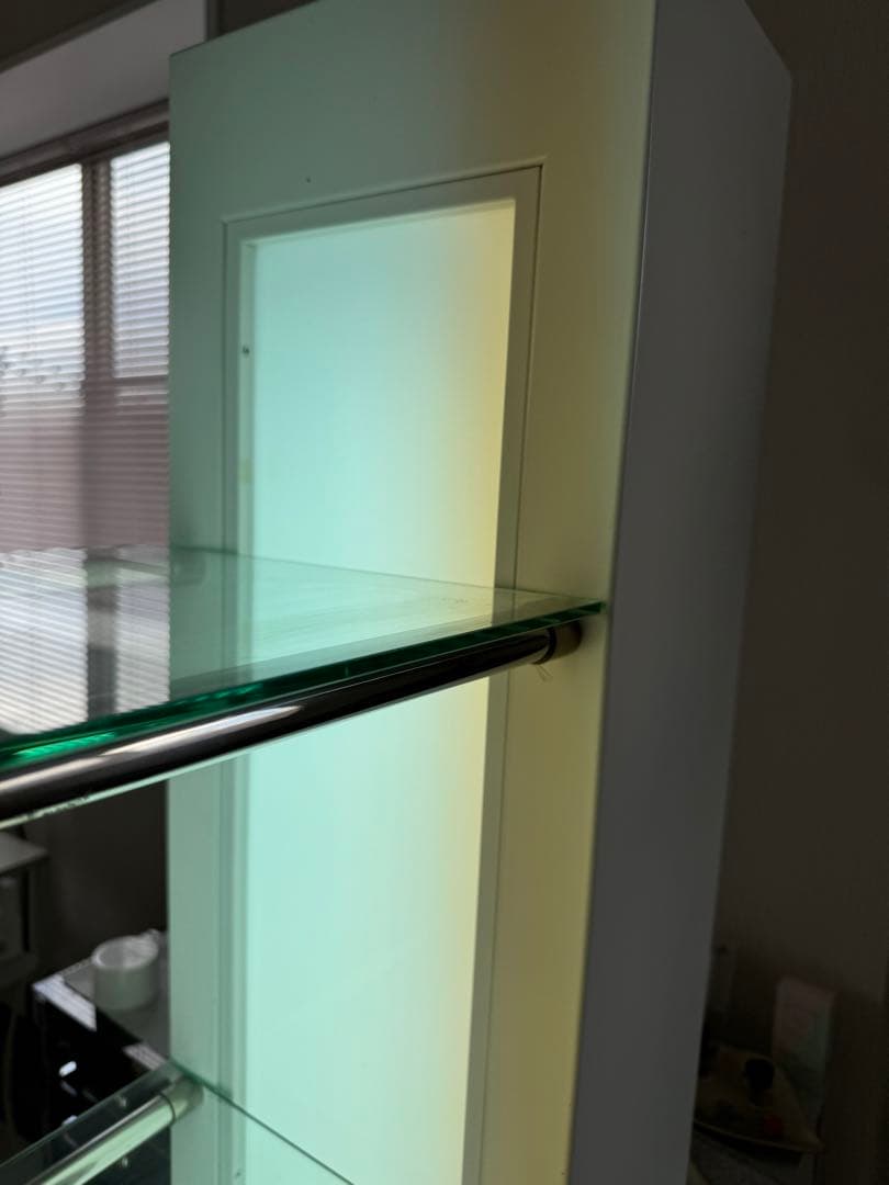 ホワイトシェルフ（ライト付）棚エステサロン