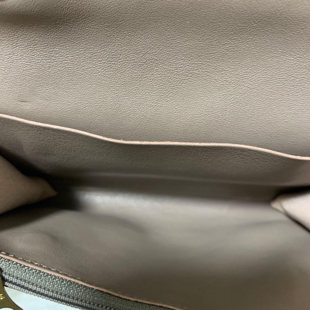 【極美品】イルビゾンテ　長財布　金ボタン　ロゴ型押し　レザー　シボ　グレージュ