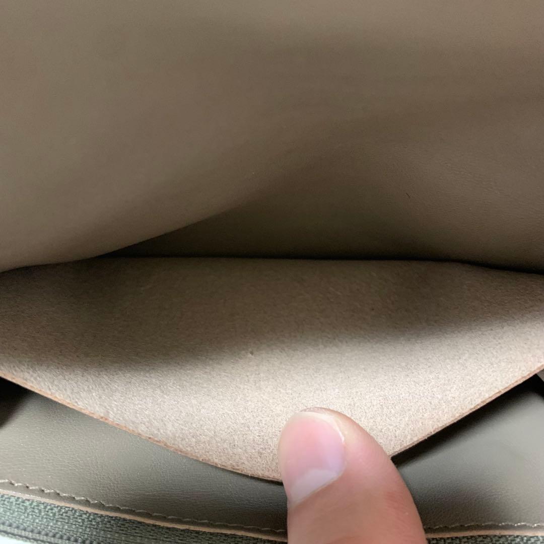 【極美品】イルビゾンテ　長財布　金ボタン　ロゴ型押し　レザー　シボ　グレージュ