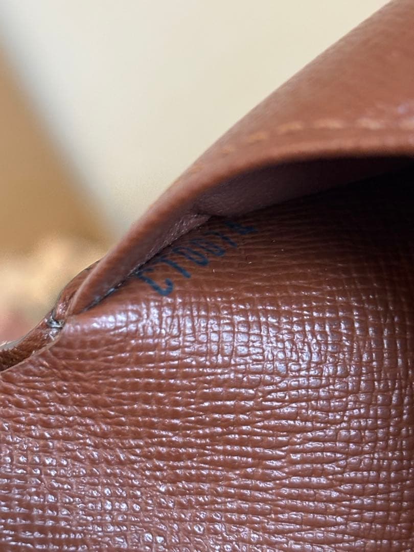 LOUIS VUITTON ルイヴィトン モノグラム 二つ折り財布