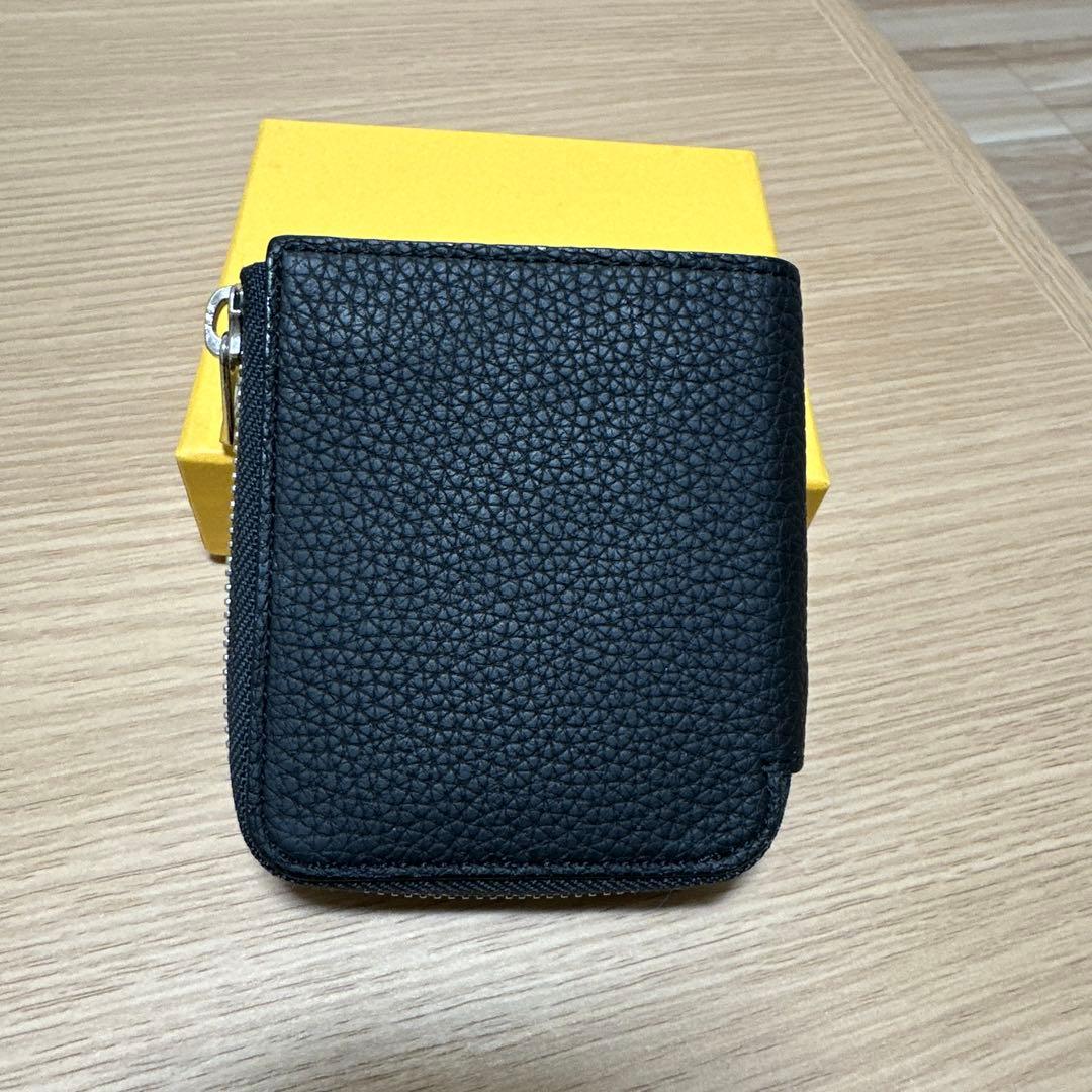 【美品】　ITTI コンパクトウォレット　黒　ブラック　折財布　ジッブ