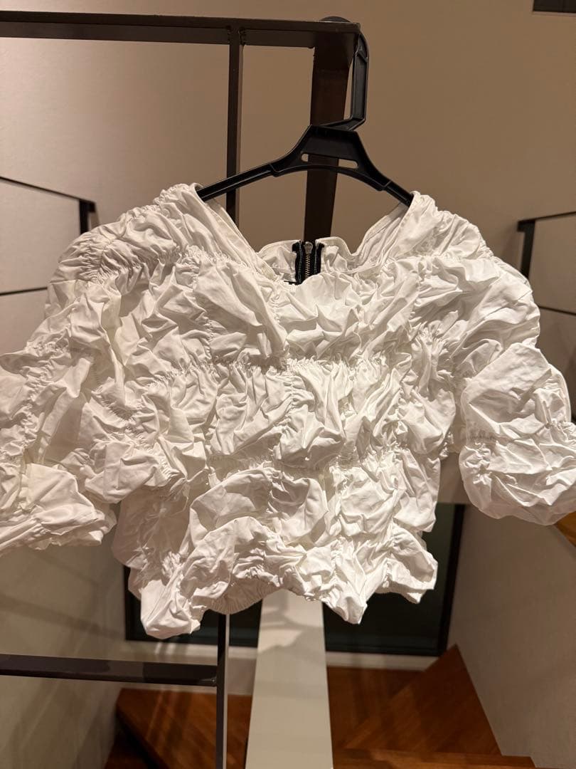 anuke フリルトップス