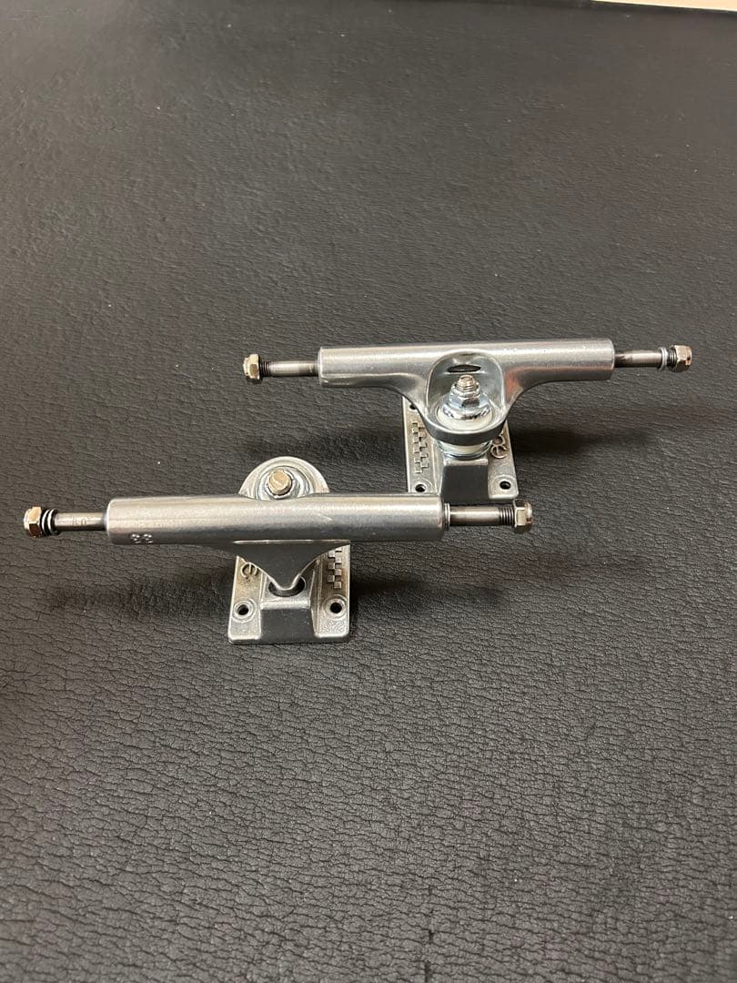 スケートボードトラック　エース