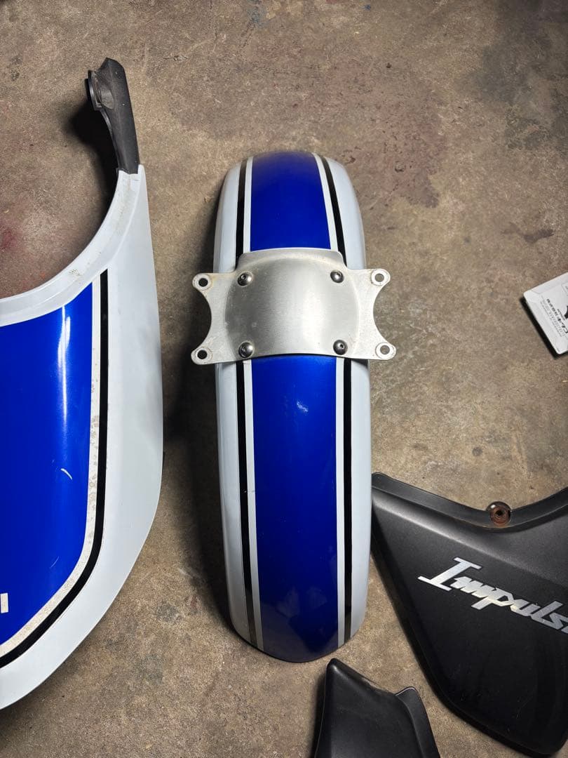 スズキ　インパルス400 フロントフェンダー　　平成20年　GK7CA