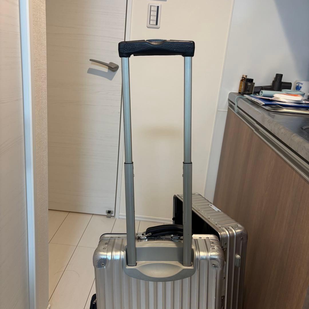 RIMOWA リモワ クラシック キャビン 4輪 機内持ち込み可　タイヤ2つ破損