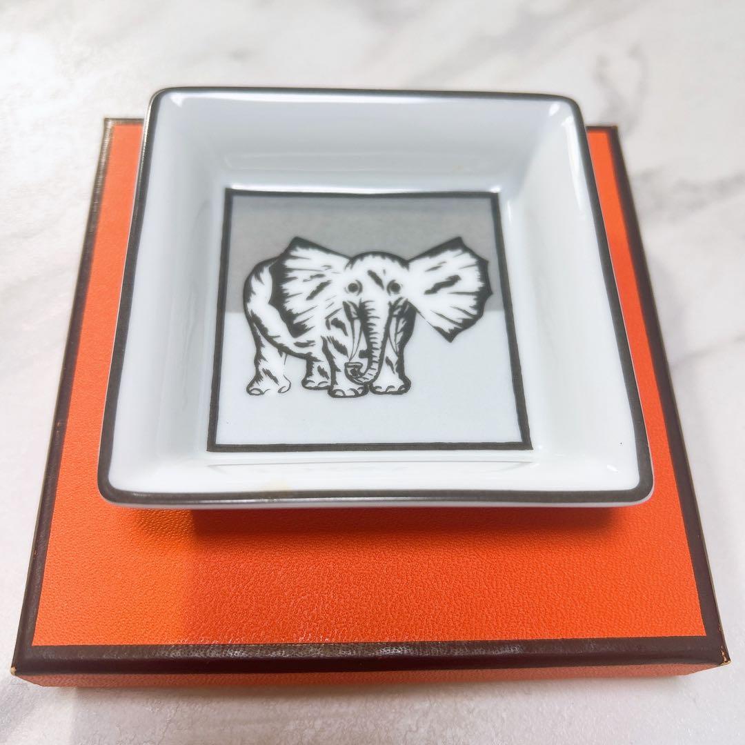 HERMES 皿　エルメスイヤーズギフト