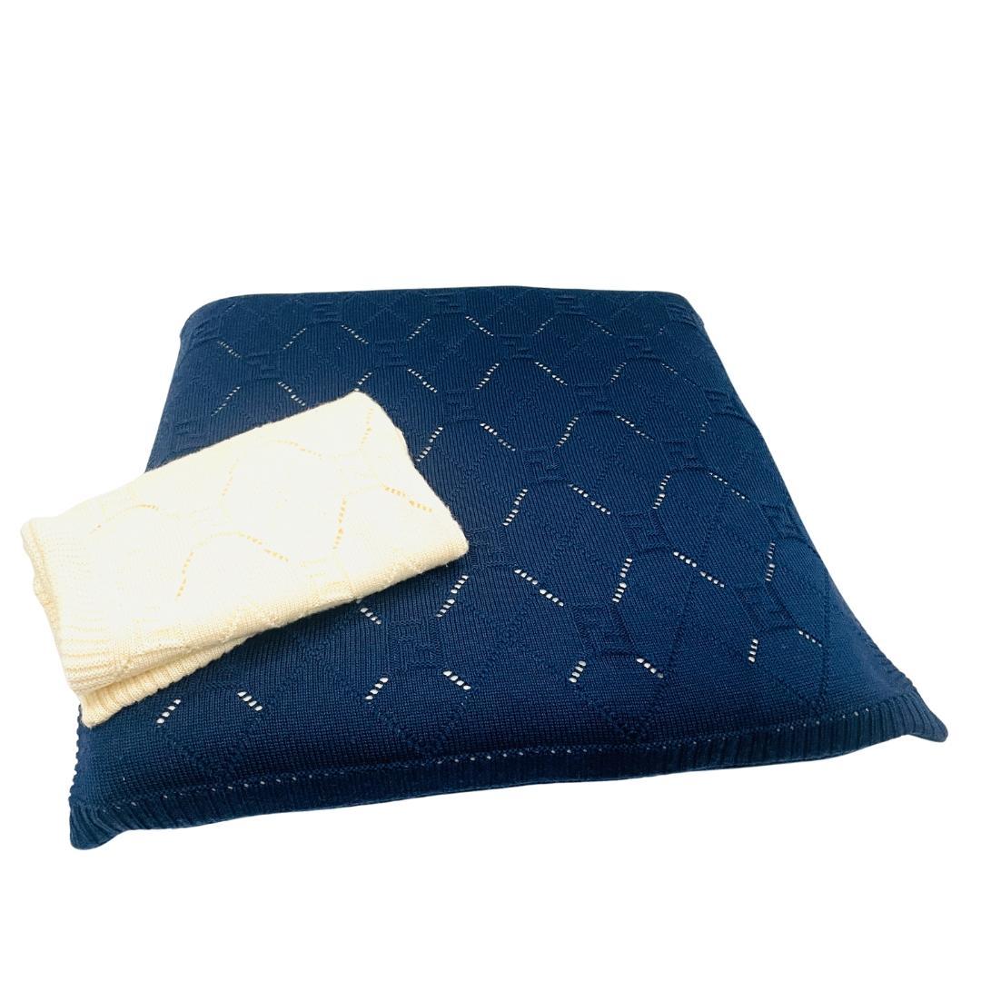 Y2505-302 FENDI フェンディ クッション 替えカバー付き 紺・白