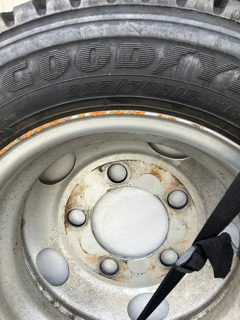 205/70R16 スタッドレス　2014年製　４本セット