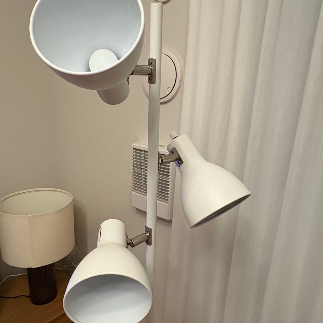 共同照明 フロアスタンド ランプ フロアライト スタンドライト ホワイト　3灯