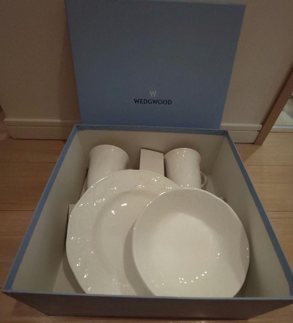 ウェッジウッド　ストロベリー&バイン　食器セット 皿4枚 カップ2個