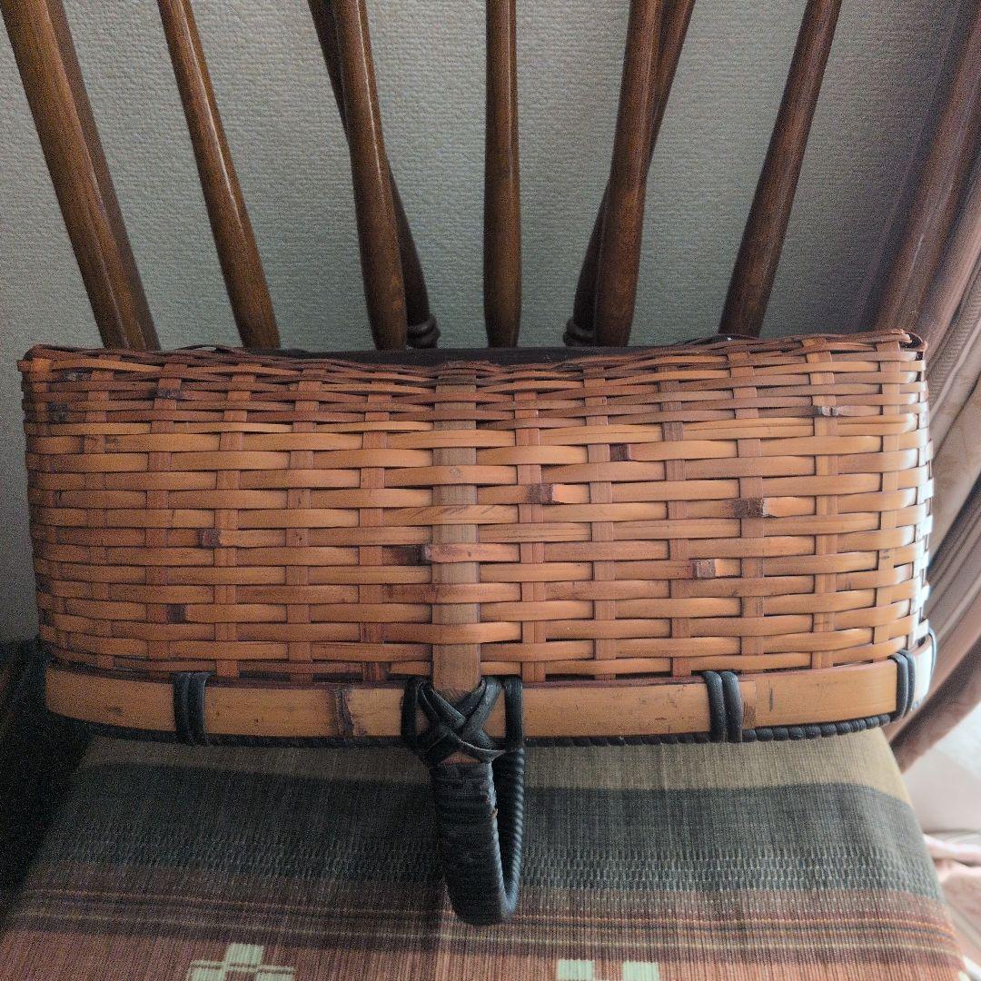 竹製バスケット 黒いハンドル付き　大分別府