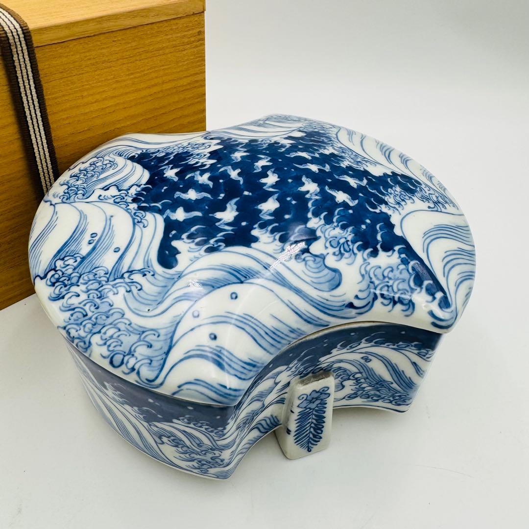 【伊万里焼　文銅型染付波千鳥蓋物　陶芸】骨董　アンティーク　インテリア