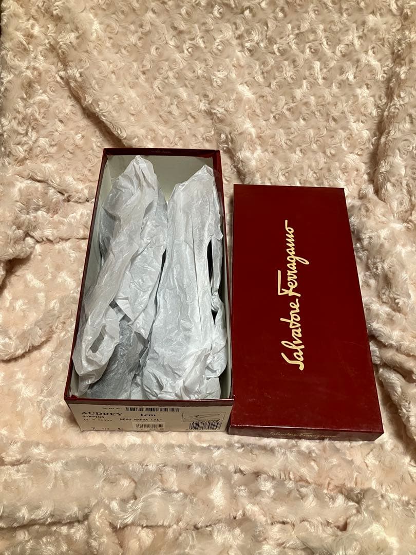 フェラガモ　パンプス ７Ｃ