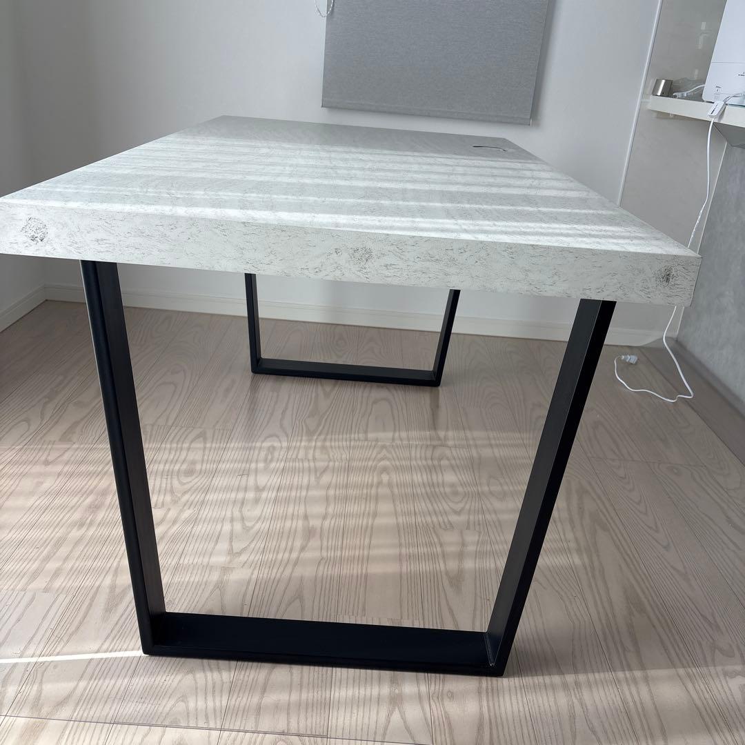 ダイニングテーブル　140センチ