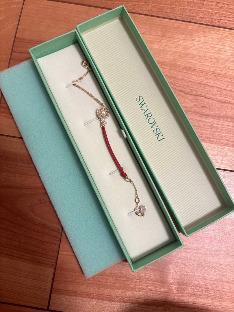 T.M【新品】SWAROVSKI 辰型ブレスレット