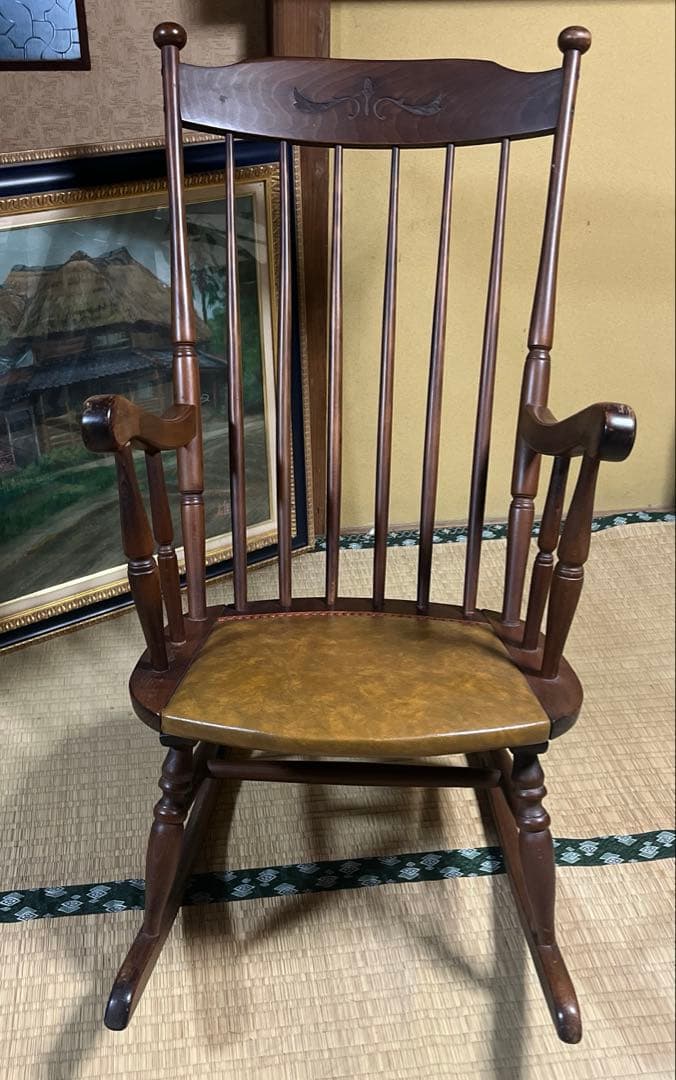 レトロな木製のロッキングチェア