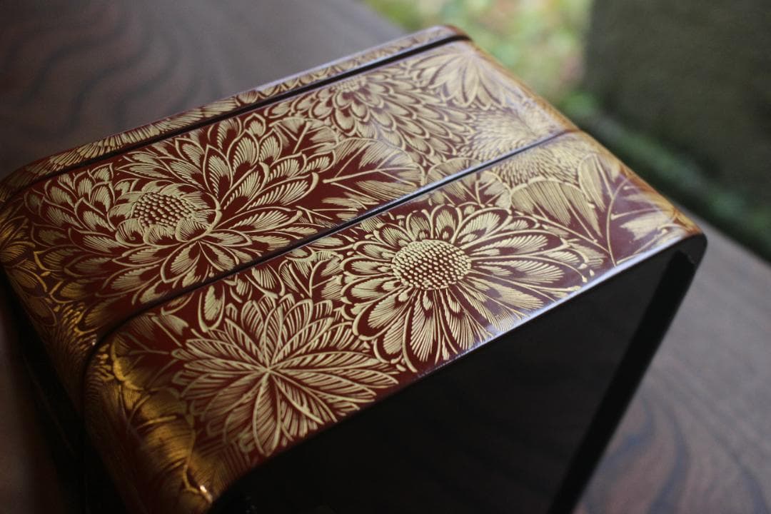 小傷あり！上質朱漆に極上菊詰沈金の映える輪島塗二段重（検重箱お重