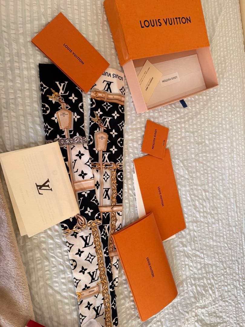 LOUIS VUITTON モノグラムスカーフ