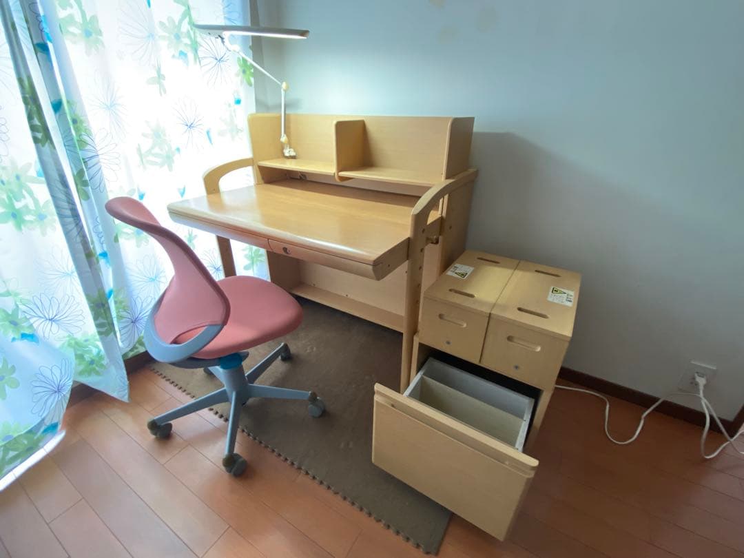 オカムラ学習机セット（学習机-ライト付、椅子、ラック）