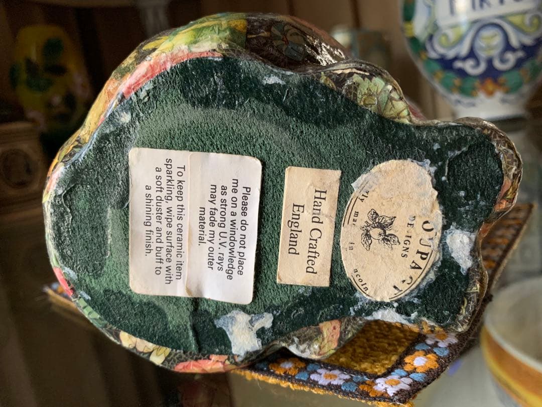 イギリス製デコパージュ猫　立ち姿の凛々しいデコパージュされた猫ちゃん！