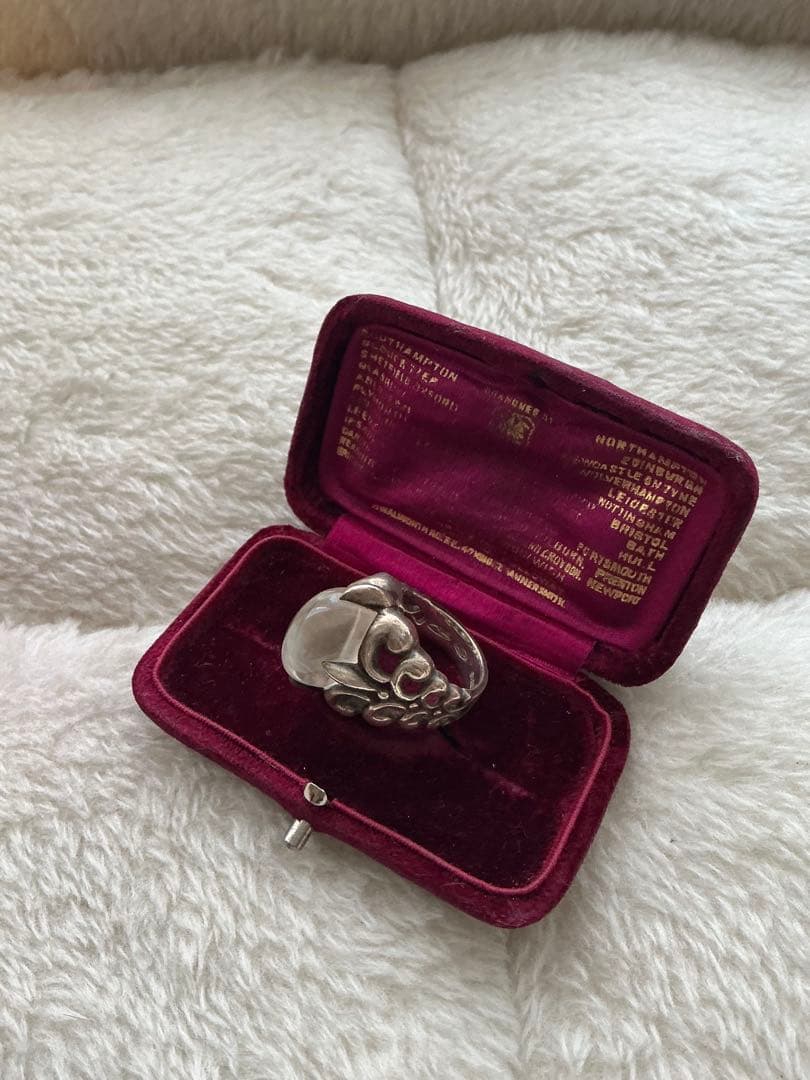 アンティークジュエリーボックス深紅のベルベットケース