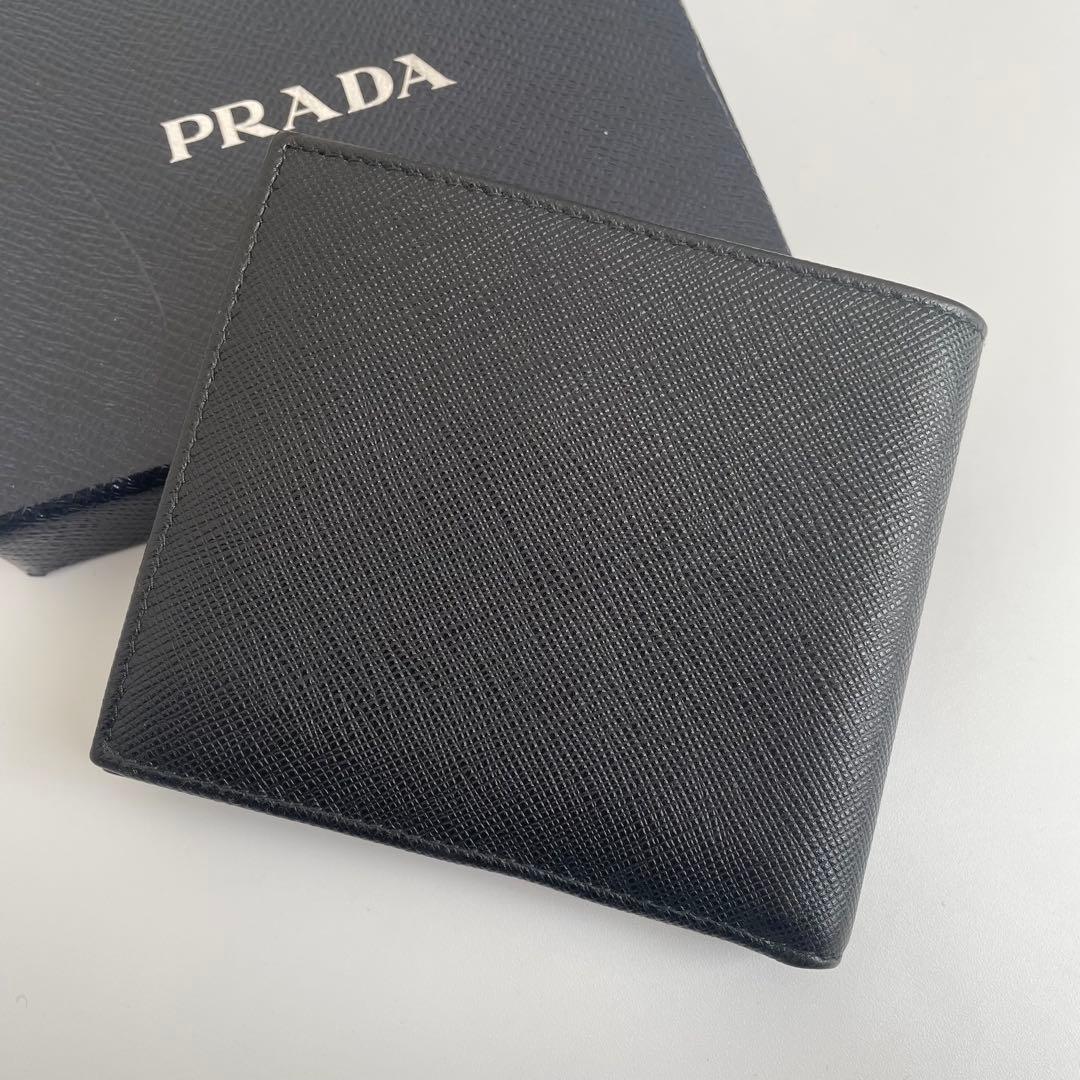 【極美品】プラダ 二つ折り財布 サフィアーノ バイカラー 黒グレー 2MO738
