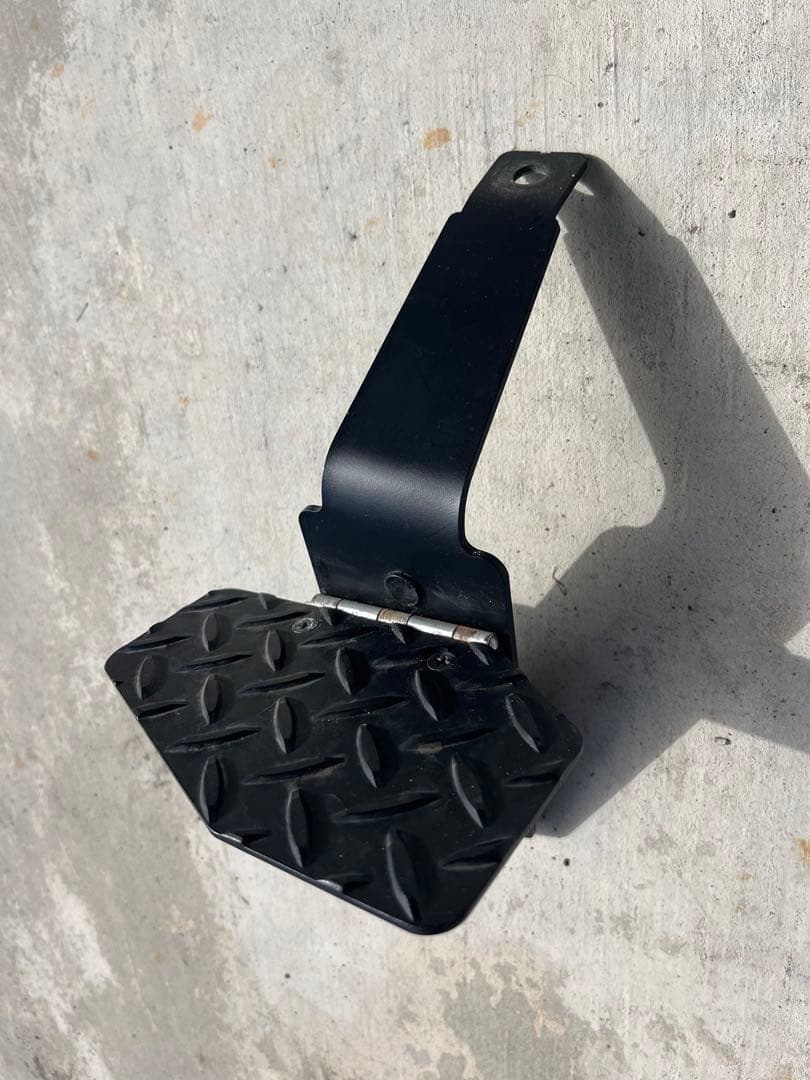 NV350 キャラバン 折り畳み フットレスト レッグパッド　ホイールカバー