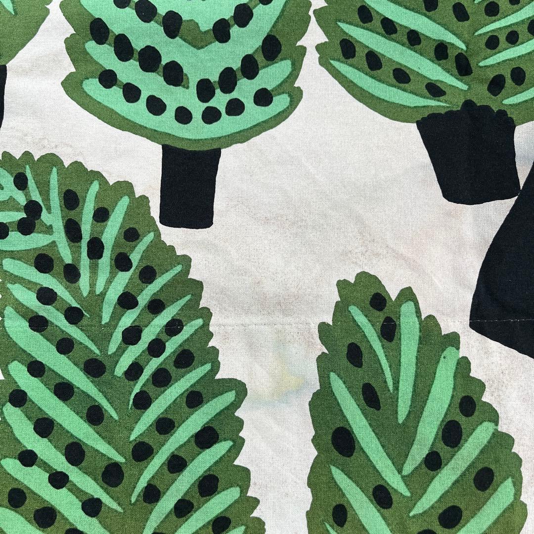 マリメッコ　marimekko メトサンヴァキ　掃き出し窓用カーテン1枚