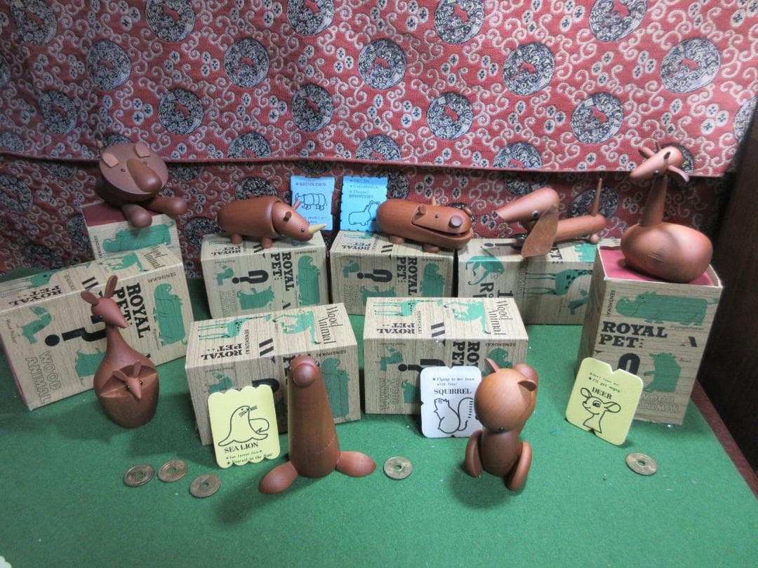 ロイヤルペット　8体セット　木製桜材　　NO1