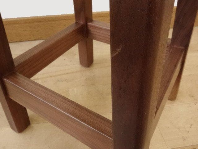 北海道手作り家具　ウォールナット材　スツールB