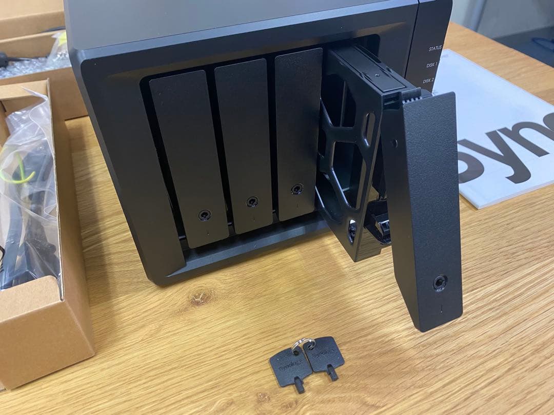 か*）様 【週末値下げ】【美品】Synology DS425+ NAS 4ベイ