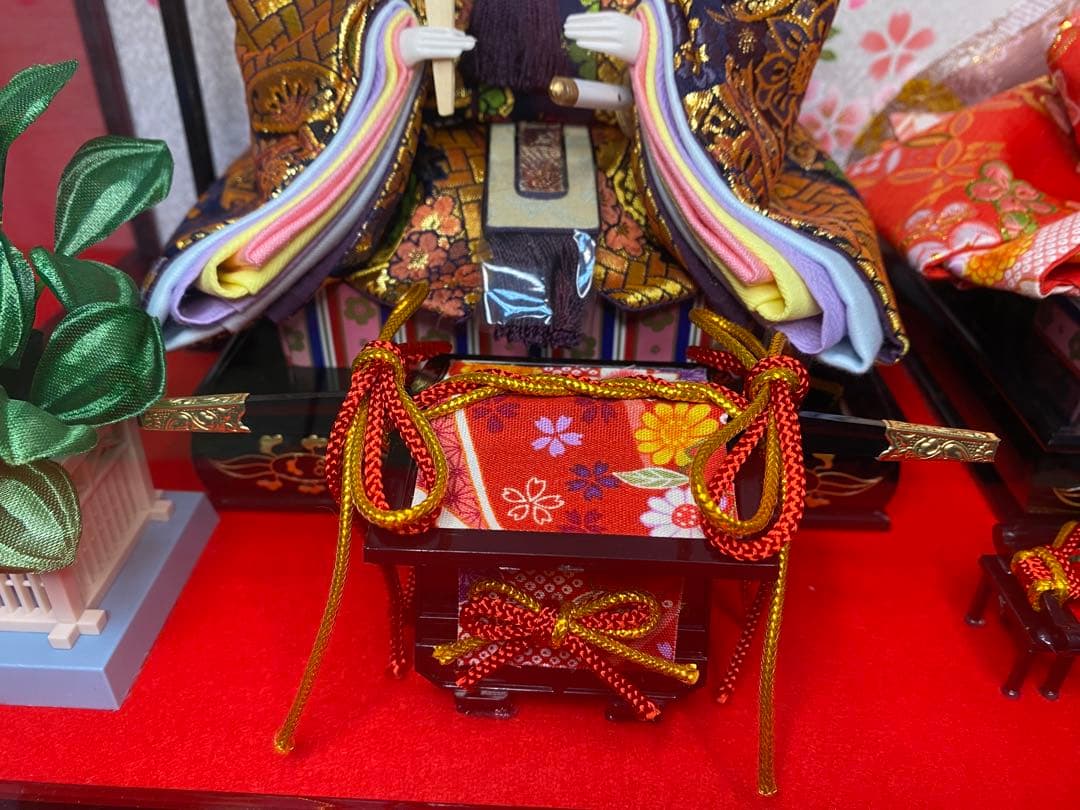 雛人形オルゴール付ガラスケース入り親王飾り・間口約５８×奥行約２９×高さ約３９㎝