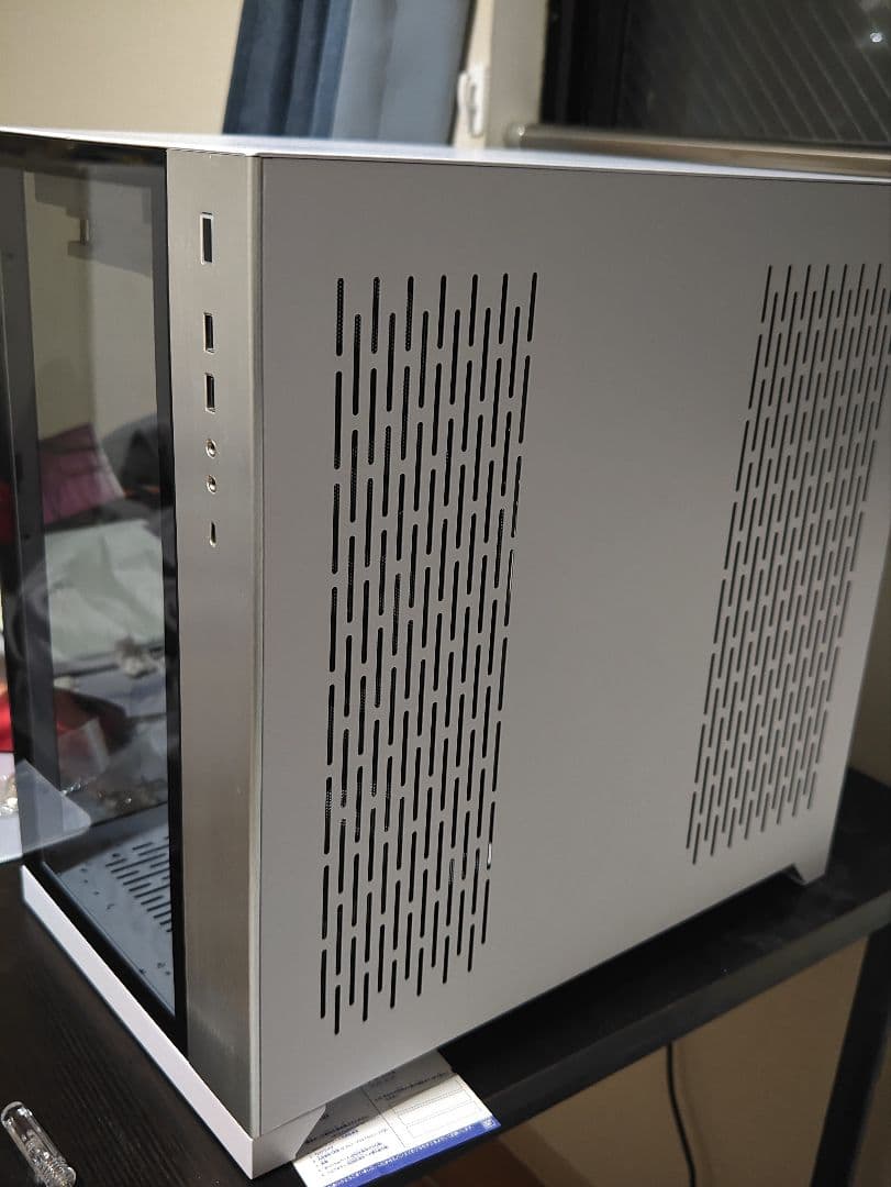 LIANLI O11 DYNAMIC WHITE リアンリ PCケース