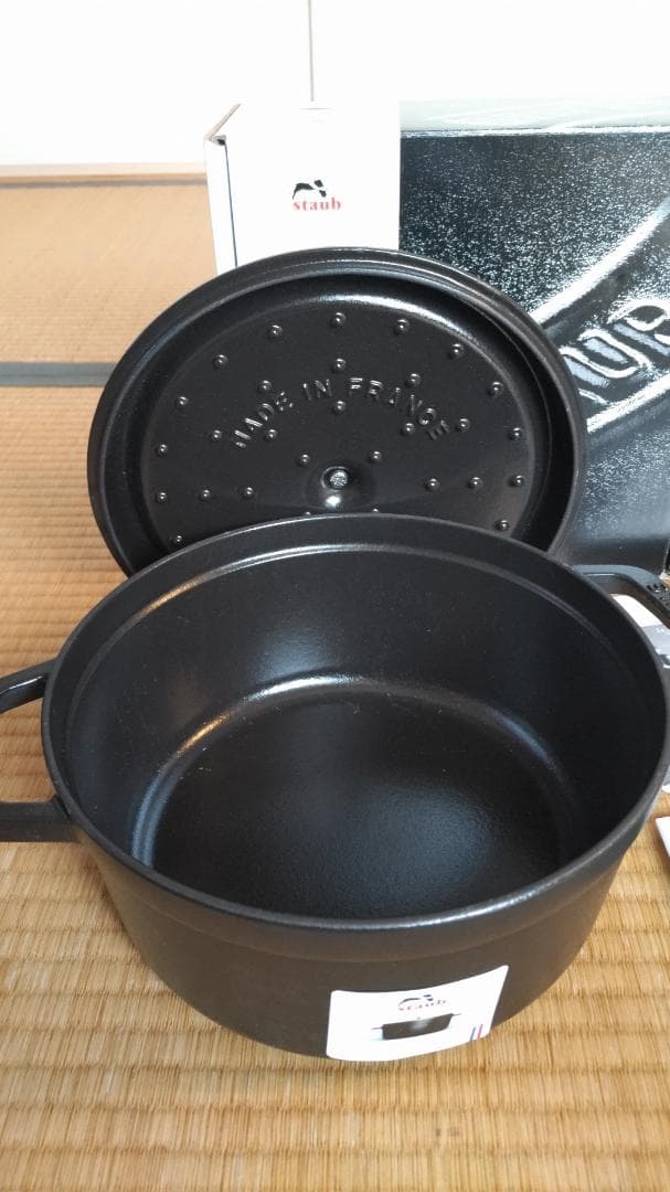 未使用！STAUBの鍋　ピコ・ココットラウンド ブラック　24ｃｍ