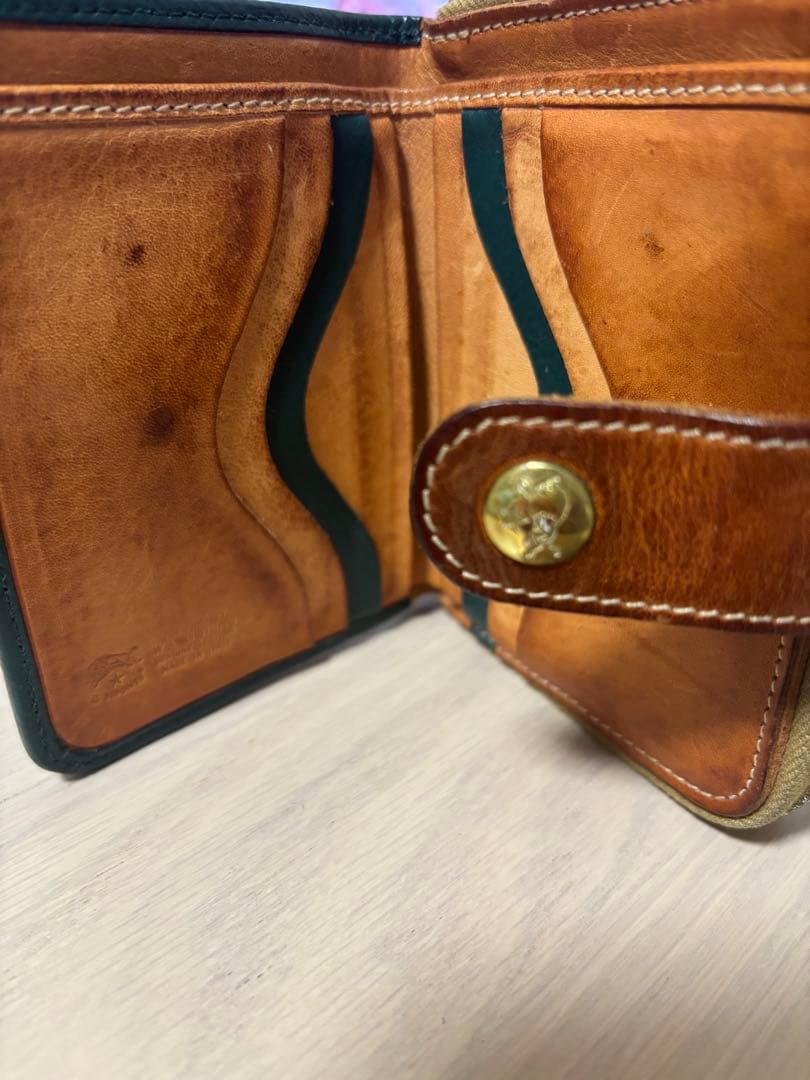 イルビゾンテ【日本限定　希少】折財布　バイカラー　緑×ヌメ　ミニマル