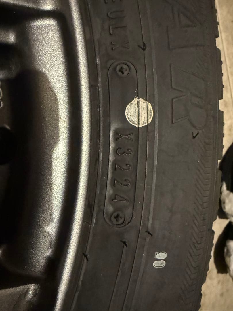 ３０プリウス　24年製造スタッドレスタイヤ ホイールセット