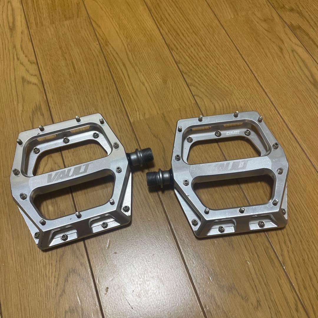 n*o様 DMR VAULT フラットペダル　Full Silver