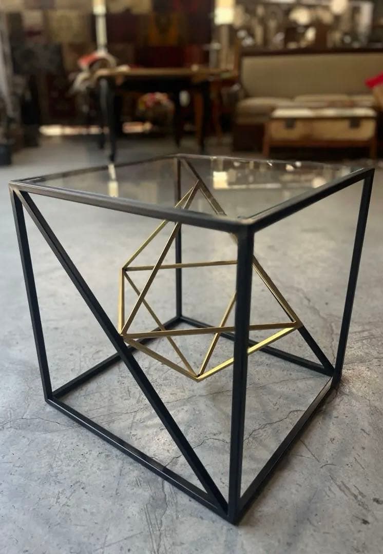 KARE / カレ　プリズマ サイドテーブル 幾何学デザイン