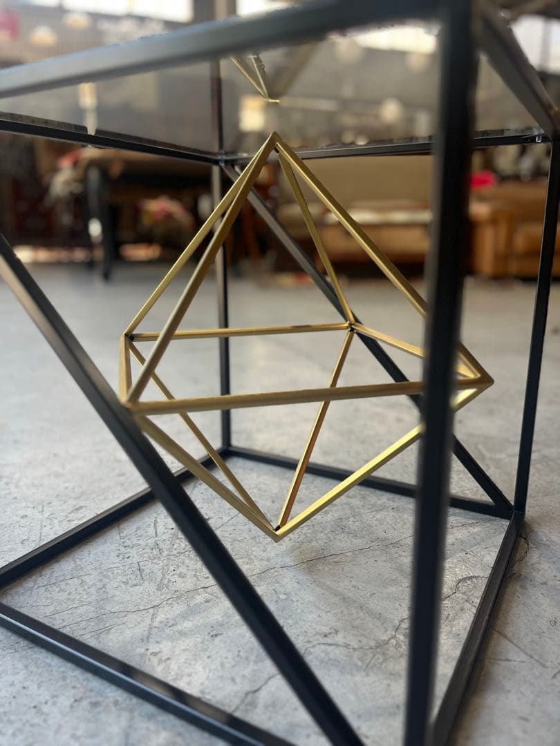 KARE / カレ　プリズマ サイドテーブル 幾何学デザイン