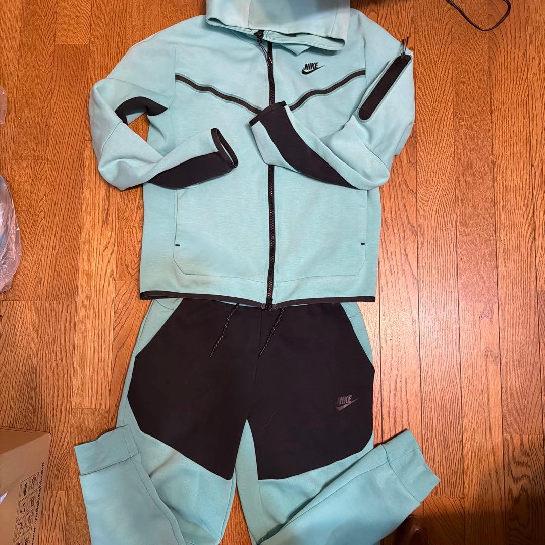 NIKE テックフリース　セットアップ　ティファニー
