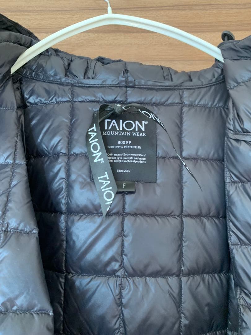 TAION タイオン マウンテン オープンフロント ダウンポンチョ　コート　黒