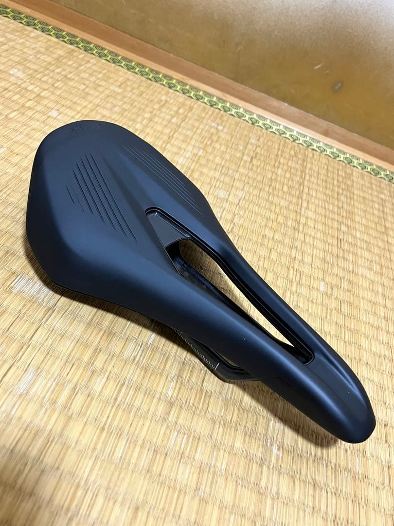 fi'zi:kフィジークARGO VENTO R1 カーボンレール