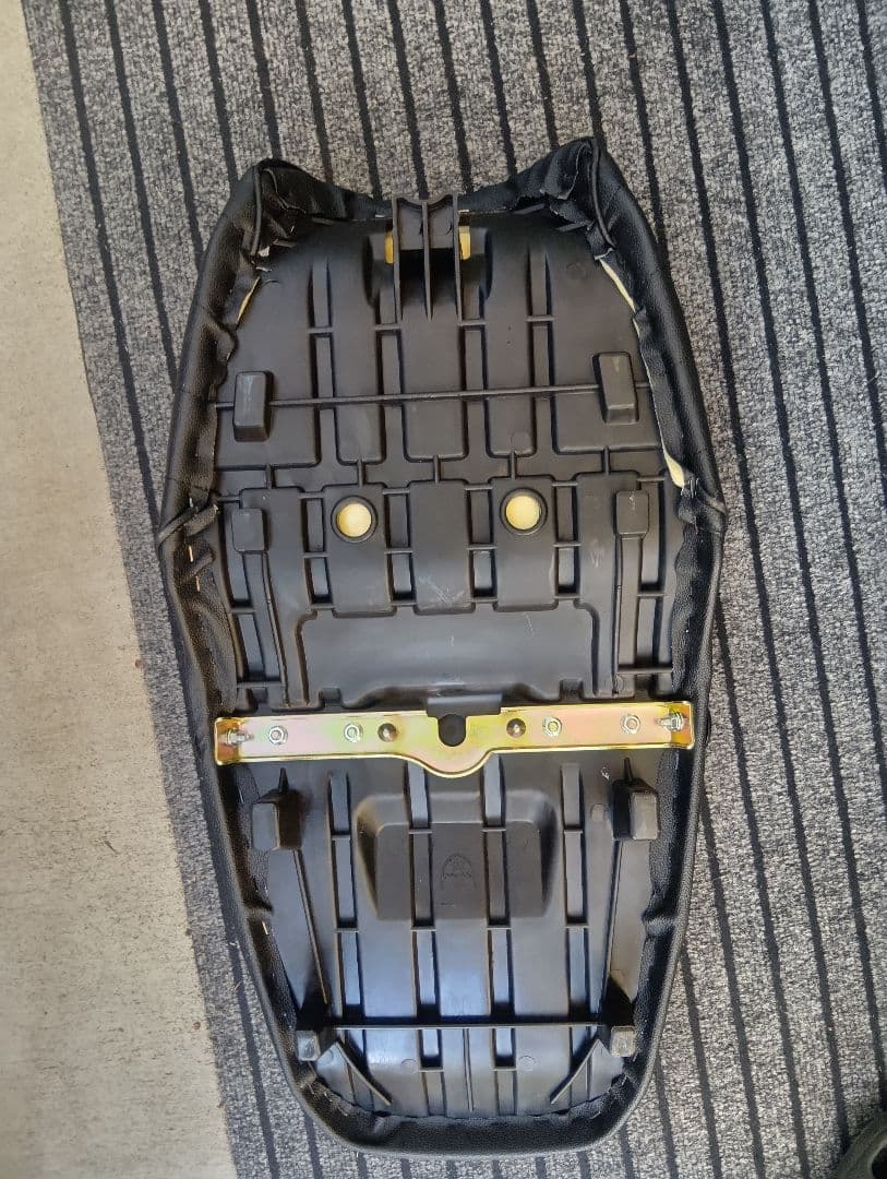 バリオス2 ZR250B-002〜外し　KING ROAD88 シート