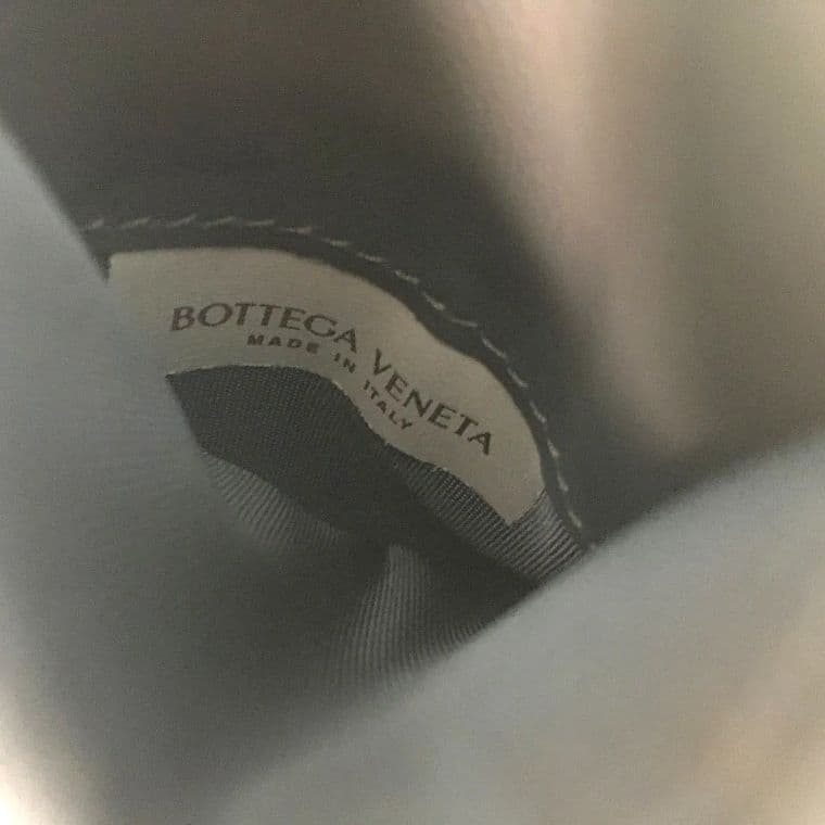 送料込み！ 未使用品 BOTTEGAVENETA 二つ折り札入れ ラム 408