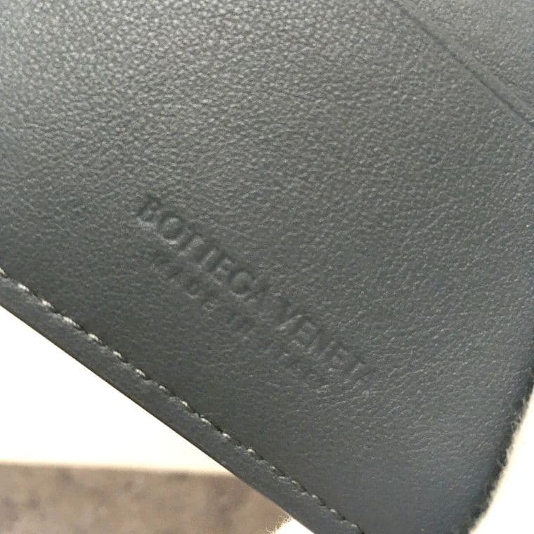 送料込み！ 未使用品 BOTTEGAVENETA 二つ折り札入れ ラム 408