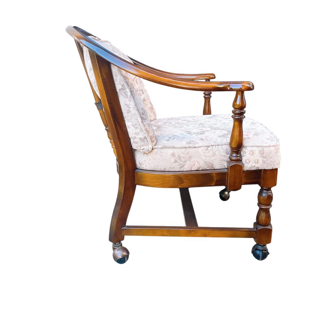 カリモク家具 アームチェア 花柄 クッション付き 回転キャスター付き 木製椅子
