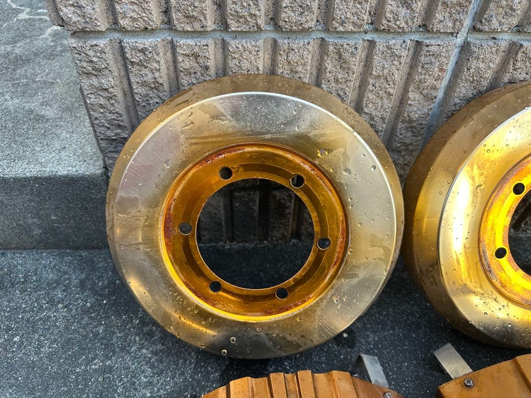 ES 200系ハイエース キャリパーカバーVer.II ゴールド