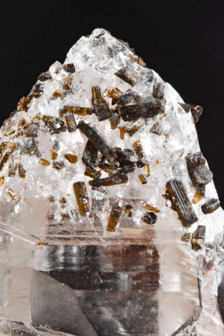 ガネーシュヒマール産 ドラバイトトルマリンオンクォーツ