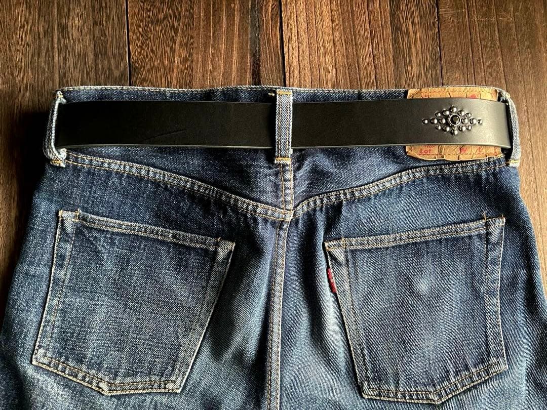 スタッズギャリソンベルト　牛ヌメ　シルバー　38mm HTC CALEE